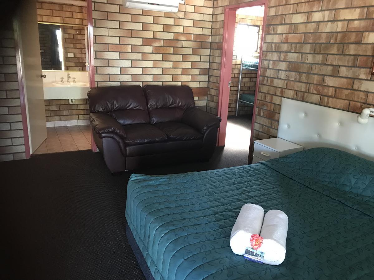 Miles Outback Motel Dış mekan fotoğraf