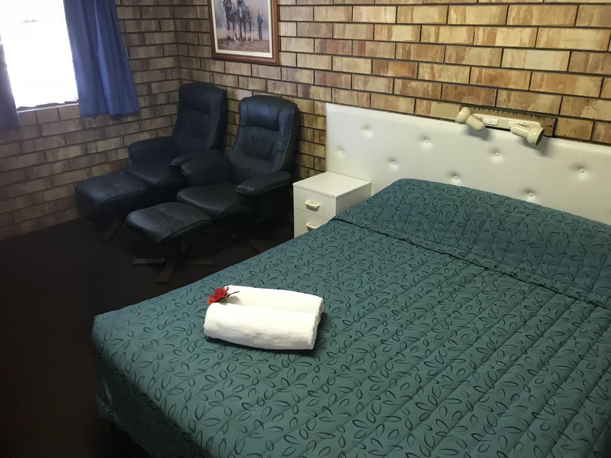 Miles Outback Motel Dış mekan fotoğraf