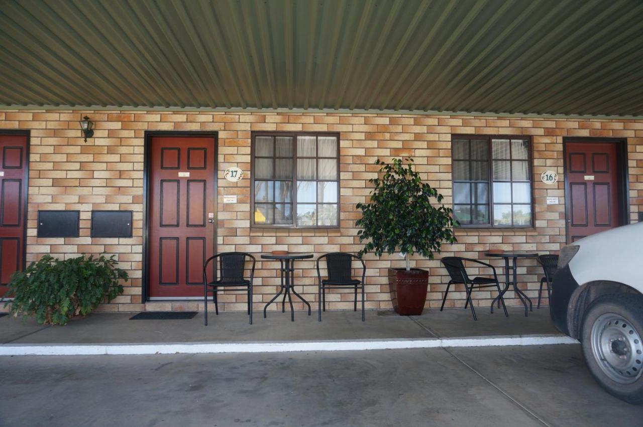 Miles Outback Motel Dış mekan fotoğraf